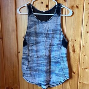 Lululemon workout top size 8